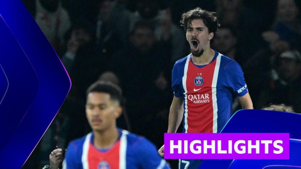 لاعبو باريس سان جيرمان وبرشلونة خلال مباراة دوري أبطال أوروبا على ملعب بارك دي برانس