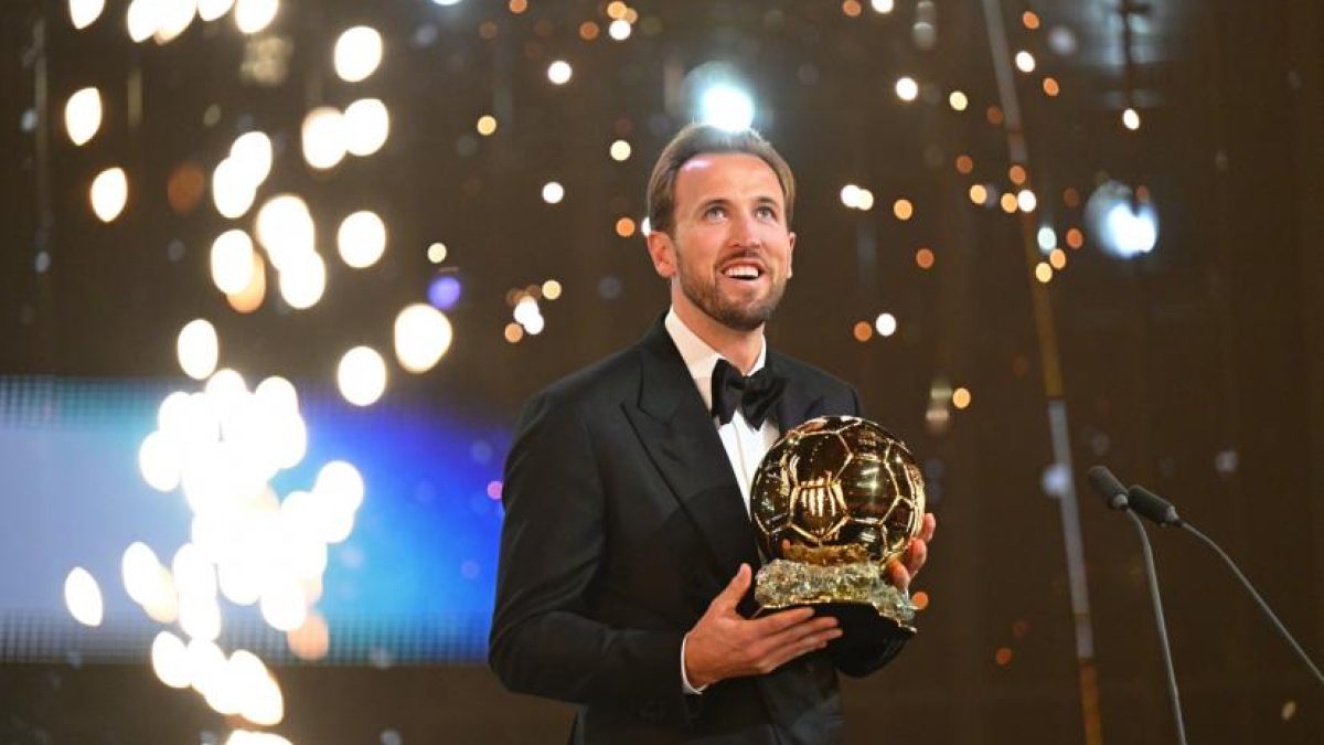 ميشيل أوليس لاعب بايرن ميونخ خلال مباراة ماجدبورغ في كأس ألمانيا