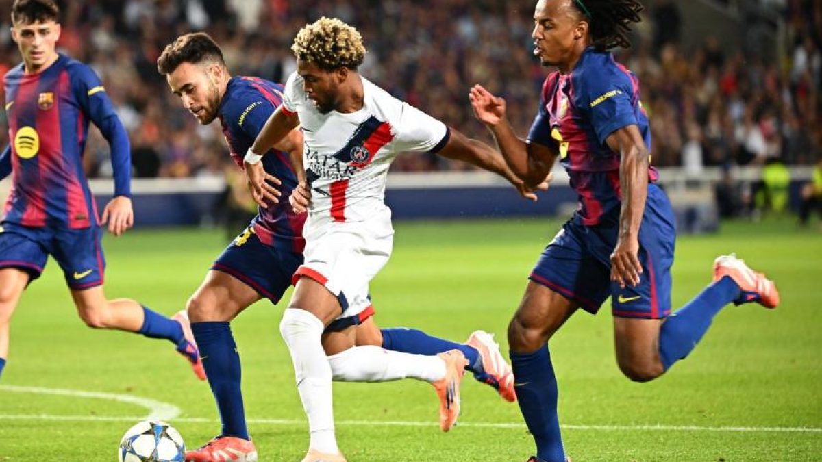 لاعبو برشلونة خلال التحضيرات لمباراة في دوري أبطال أوروبا